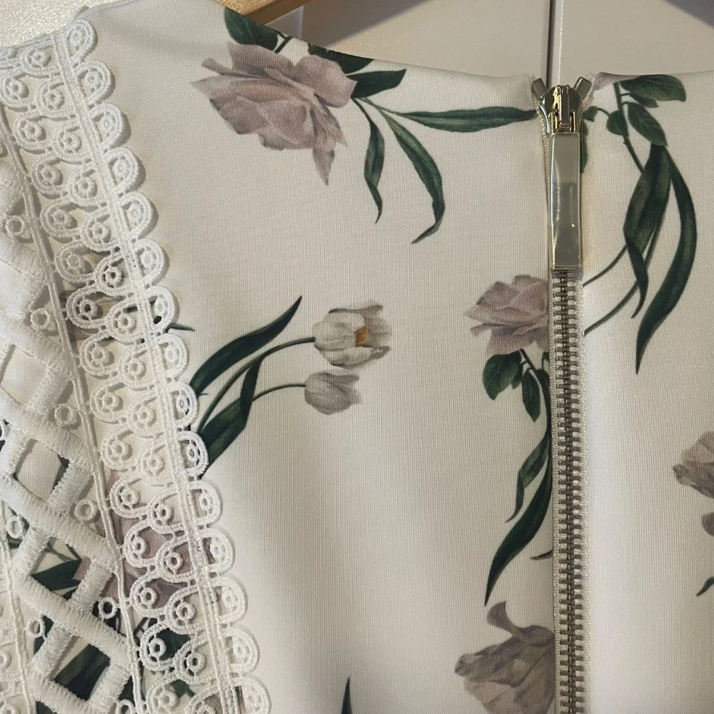 White Ted Baker Floral Dress with Pockets - Picture 3 of 4